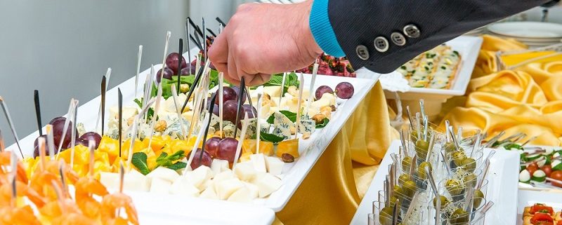 What Menus To Choose For Your Office Party? Hire A Corporate Catering Company!